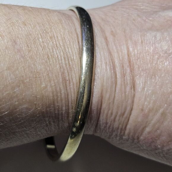 Vintage Monet Gold Tone Costume Bangle Bracelet 7.75 Inches - Picture 3 of 10